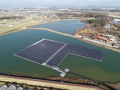 穴沢池水上太陽光発電所